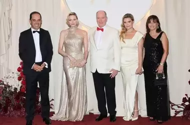 Charlene e Camille Gottlieb: Ereditiere di Stile al Gala della Croce Rossa