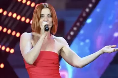 Noemi: Incidente sul Palco e Sospensione dei Concerti
