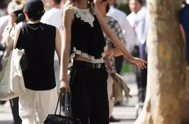 Eleganza Estiva in Nero: Quattro Tendenze in un Unico Look