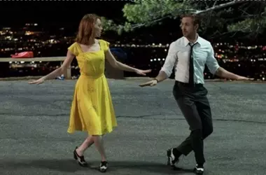 Ryan Gosling e la mano "corretta" sulla locandina di La La Land: un decennale di perfezionismo
