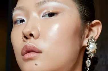 L'Ombretto Bianco: Un Essenziale Versatile per Ogni Trucco Occhi