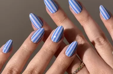 Manicure a righe: la nuova tendenza dell'estate 2026