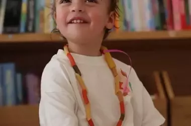 La Principessa Iman di Giordania: Somiglianza con la Madre e la Sua Corona di Pasta