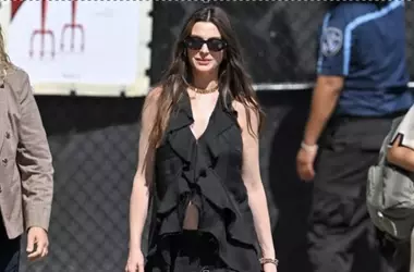 La Manicure "Coconut Jelly" di Anne Hathaway: Eleganza Estiva al Naturale