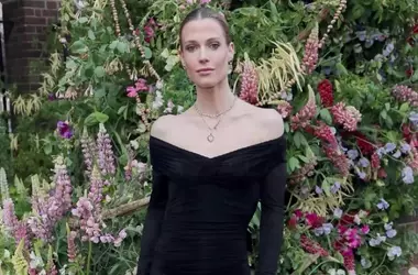 Lo Stile Estivo Impeccabile di Lady Eliza Spencer in Puglia