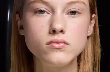 Pelle Secca: Cause Nascoste e Soluzioni Efficaci Oltre la Crema