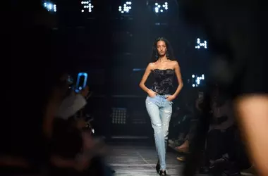 Le Tendenze Jeans Dominanti per l'Autunno/Inverno 2026-27: Un Viaggio Tra Stili e Design