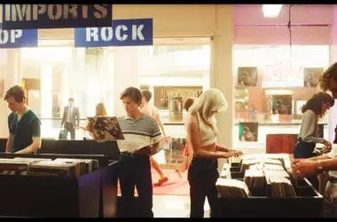 Le Tendenze Anni '80 Ritornano: L'Influenza di "The Shards" sulla Moda Autunnale