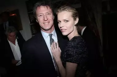 L'eleganza senza tempo di Eva Herzigova per Givenchy: una celebrazione della femminilità autentica