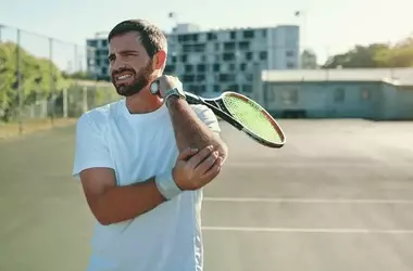 Epicondilite: Oltre il Campo da Tennis, Comprendere e Gestire il Dolore al Gomito