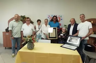 Festa Centenaria: Vincenza Alghisi Celebra 100 Anni con la Comunità a Milano