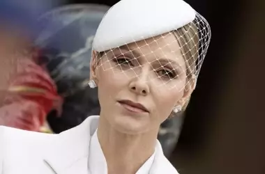 Il fascino sbarazzino del nuovo taglio di capelli di Charlene di Monaco: il "Ripped Bob" con punte all'ins￹