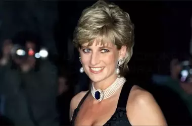 Il ritorno trionfale del choker in pizzo: da icona degli Anni Novanta a tendenza contemporanea