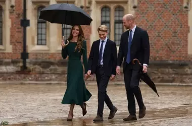 L'eleganza discreta di Kate Middleton all'Eton College: un look regale per l'inizio scolastico del Principe George