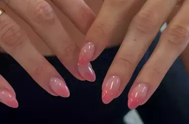 Eleganza Sfumata: La Manicure Rosa Ombré, Tendenza Imperdibile per la Fine dell'Estate