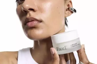 Face D: La Rivoluzione nell'Idratazione Cutanea con Pure Plump Hyaluronic Cream
