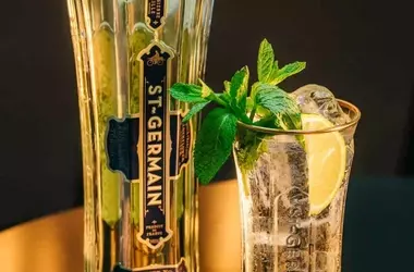 St-Germain Spritz: Il Rituale Perfetto per un Rientro Autunnale Chic