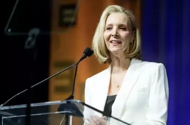 Lisa Kudrow e l'eredità di Phoebe: il rifiuto di cantare "Gatto Rognoso"