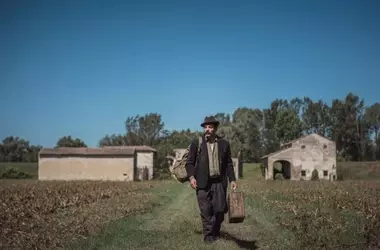 “Giovannino Guareschi”: Un Ritratto Televisivo dell'Uomo Dietro i Personaggi Iconici