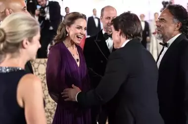 Il Fascino Innegabile di Tom Cruise: Un Sorriso Reale per la Premi￨re di "Digger"