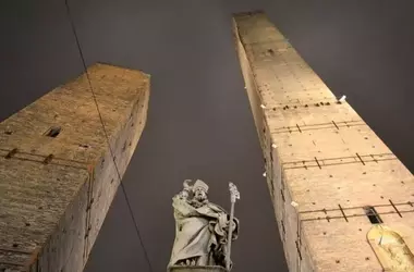 Bologna tra mito e realtà: il libro di Salvatore Papa svela le contraddizioni della città