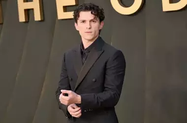 Tom Holland, Margaret Qualley e Sabrina Carpenter: Un Trio da Sogno per il Biopic di Fred Astaire
