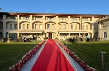 Una Serata Indimenticabile all'RSA Pascoli: Convivialità e Sorrisi Sotto le Stelle
