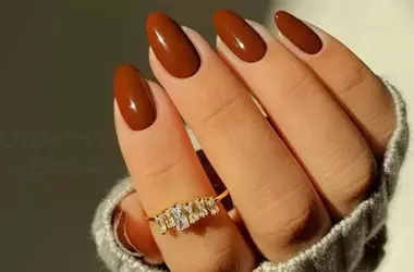 Unghie Marroni Autunnali: Tendenze e Stili Versatili per la Manicure della Stagione