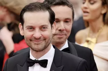 Insolite Celebrazioni Nuziali: Maguire Officiante per l'Ex, Paltrow per l'Amico di Lunga Data