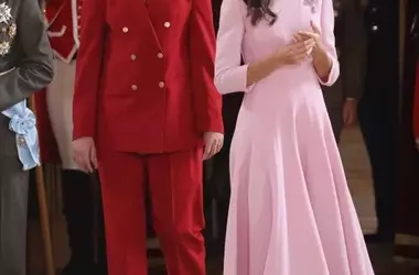 La Regina Letizia di Spagna e l'Ottobre Rosa: Un Impegno Stilistico per la Sensibilizzazione