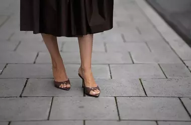 Pedicure Autunnale: Eleganza ai Piedi con Tonalità Sofisticate
