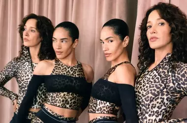 Jennifer Beals Ritorna come Regina della Danza nella Nuova Campagna GANNI x lululemon a 62 Anni