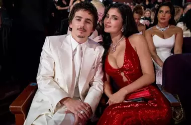 Kylie Jenner e il suo ruolo controverso tra moda e media: analisi di un fenomeno globale