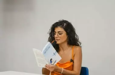 Claudia Serra e il Potere Curativo della Scrittura: Un Romanzo Autobiografico Che Emozioni e Guarisce