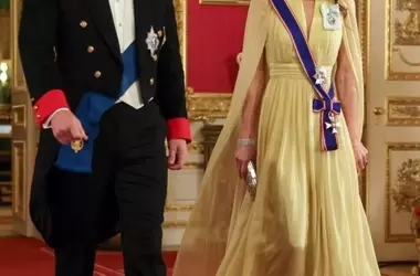 L'Eleganza Fiabesca di Kate Middleton: Un Omaggio a Belle con Tocchi Reali