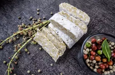 Tempeh: Il Superalimento Fermentato Ricco di Benefici