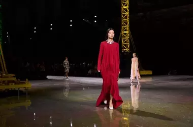 I Colori Dominanti delle Passerelle Autunno/Inverno 2026: Una Panoramica delle Tendenze Cromatiche
