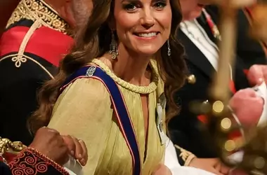 L'Eleganza Aerea di Kate Middleton: Una Chioma da Sogno Ispirata a Victoria's Secret