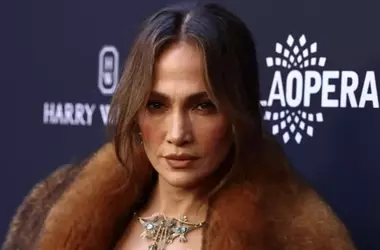 Jennifer Lopez e la Sindrome da Nido Vuoto: Musica come Terapia